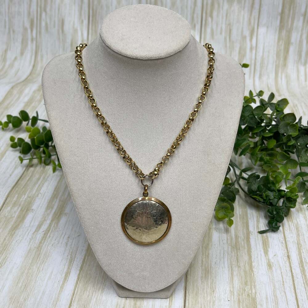 Beautiful Monogrammed GoldTone Link Necklace “W”